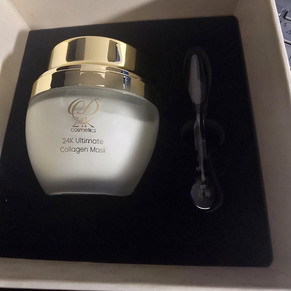 Gold and White Collagen Mask
